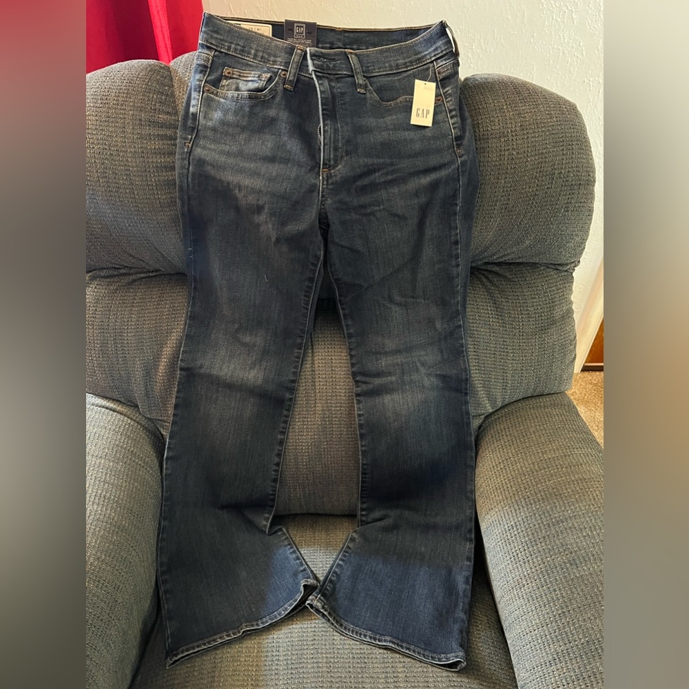 NWT GAP Women’s Perfect Boot Cut Mid-Rise Jeans Size 8/29 Short.